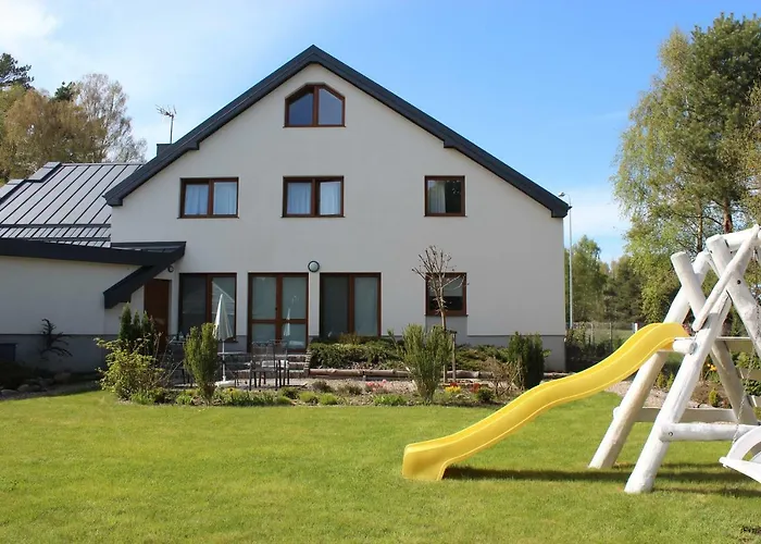 Bialy Dom Rum i privatbostad Białogóra