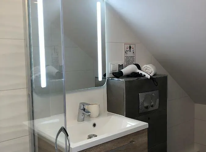 Bialy Dom Rum i privatbostad Białogóra