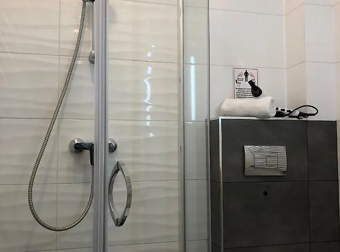 Bialy Dom Rum i privatbostad Białogóra